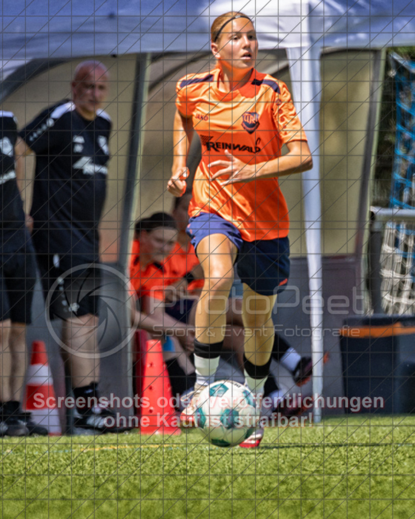 20250622_140921_0148-Bearbeitet | #,ASV Eislingen (blau) vs. Tura Untermünkheim (orange), Fussball, Aufstiegsspiel in B-Juniorinnen-VS Nord Runde 2 - WfV, Saison 2024/2025, Kunstrasensportplatz im Ösch, Staufeneckerstraße, 73054 Eislingen, 22.06.2025 - 14:00 Uhr,Foto: PhotoPeet-Sportfotografie/Peter Harich