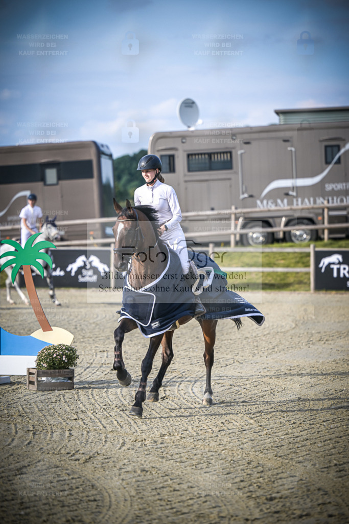 DOS_0116 | Entdecke hochwertige Reitturnierfotos von Foto Oger. Professionell, emotional und authentisch – jetzt Lieblingsmomente im Shop bestellen. - Realisiert mit Pictrs.com