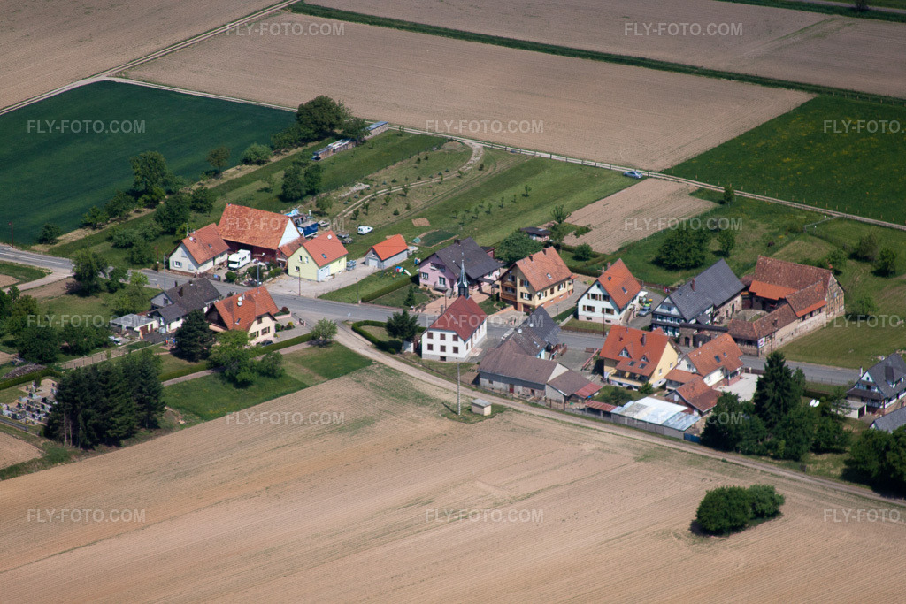 Aerial view: View of the town in Schleithal in the state Bas-Rhin, France.Photo: IMG_40974(40953).jpg taken on 05/08/2011 by Werner Riehm/FLY-FOTO.comResolution of the original: 4752 x 3168 px