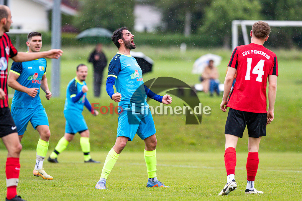 SG Wielenbach/Pähl gegen ESV Penzberg | Fußball Herren Kreisklasse Gruppe 3 Zugspitze 2024/25, SG Wielenbach/Pähl gegen ESV Penzberg, 20250525,Torjubel Lino MISSEL (SG Wielenbach/Pähl 9),2025-05-25 in Pähl (Sportplatz Pähl), Lino MISSEL (SG Wielenbach/Pähl 9)Copyright: WolfgangxLindner www.foto-lindner.de