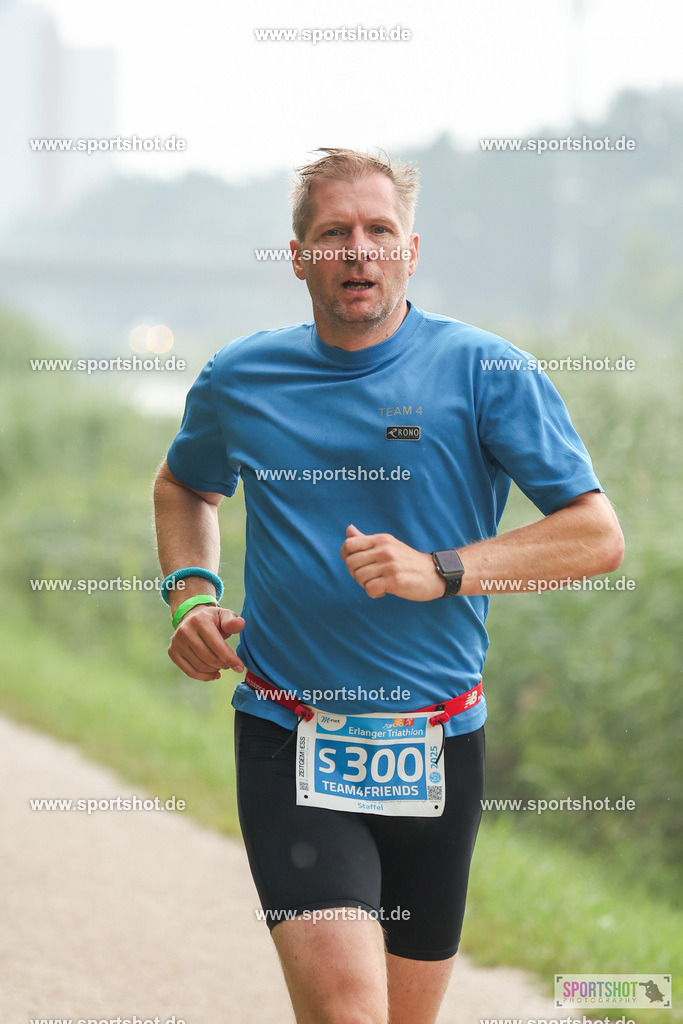 LUR_1201 | 34. M-net Erlanger Triathlon 2025 #erlangertriathlon  #mnettriathlon2025 #mnettriathlon #team #olympischedistanz #mitteldistanz #triathlon #maindonaukanal  #erlangertriathlon2025 #yourpictrs #tv1848 #tv1848erlangen  #triathlonbayern #sportinerlangen #demsportverbunden #sportshot_your_pictrs Copyright: www.sportshot.de