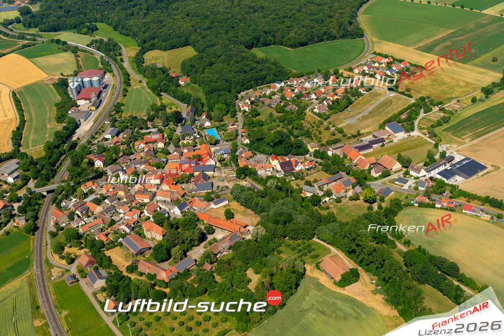 Das Luftbild zeigt : Gnötzheim Martinsheim - Die Luftaufnahme wurde 2023 vom UL-Flugzeug aus erstellt ( keine Drohne ) - Hochauflösende Luftaufnahme - Für grossformatige Ausdrucke geeignet. Die Geschenkidee !Mit Lizenz und Bildrechte bestellbar