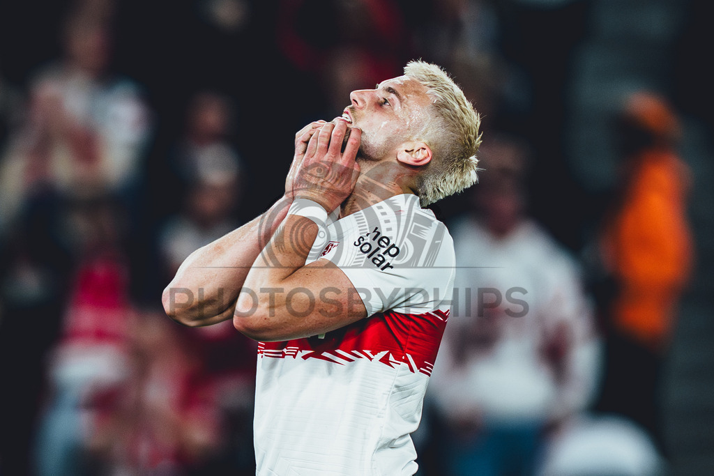 VfB Stuttgart vs. SC Freiburg, Fussball, DFB-Pokal, Halbfinale, 23.04.2026 | Ermedin Demirovic (VfB Stuttgart, #09) fassungslos nach seiner vergebenen Riesengelegenheit/Großchance,VfB Stuttgart vs. SC Freiburg, Fussball, DFB-Pokal, Halbfinale, 23.04.2026DFB regulations prohibit any use of photographs as image sequences and/or quasi-video