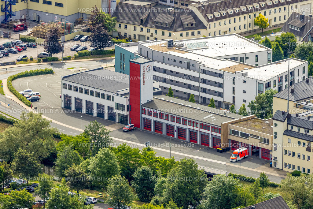Meschede220600918 | Luftbild, Freiwillige Feuerwehr Meschede und Wohnanlage Rinschen Park, Meschede-Stadt, Meschede, Sauerland, Nordrhein-Westfalen, Deutschland