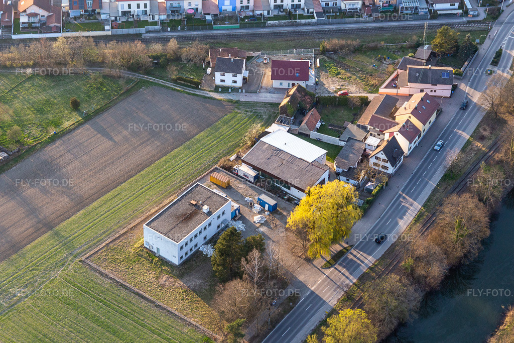 Luftbild: Rheinstraße in Hagenbach im Bundesland Rheinland-Pfalz in Deutschland. Foto: IMG_131027.jpg vom 22.03.2022 durch Werner Riehm/FLY-FOTO.de