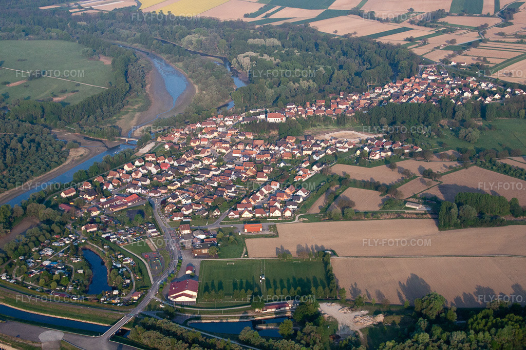 Aerial view: View of the town in Munchhausen in the state Bas-Rhin, France.Photo: IMG_40313.jpg taken on 04/22/2011 by Werner Riehm/FLY-FOTO.comResolution of the original: 4752 x 3168 px