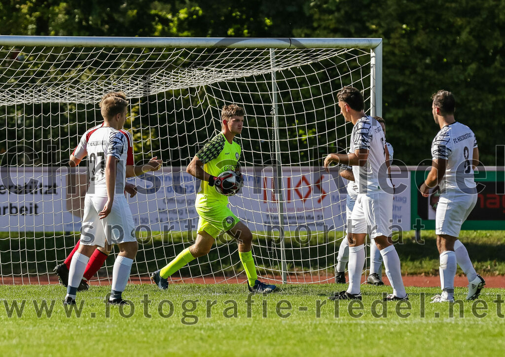 2023-09-09_061_FC_Herzogstadt_II_gegen_SG_Hoerlkofen_Woerth | Erding, Deutschland, 09.09.2023:
Fußball, A-Klassel 2023 / 2024, 6. Spieltag, FC Herzogstadt II gegen SG Hörlkofen/Wörth, Endergebnis: 1:2

Thomas Hertel (FC Herzogstadt, #27), Torwart Florian Götz (FC Herzogstadt, #1), Ludwig Scheidl (FC Herzogstadt, #18), Louis Stärkl (FC Herzogstadt, #8)

Foto: Christian Riedel / fotografie-riedel.net