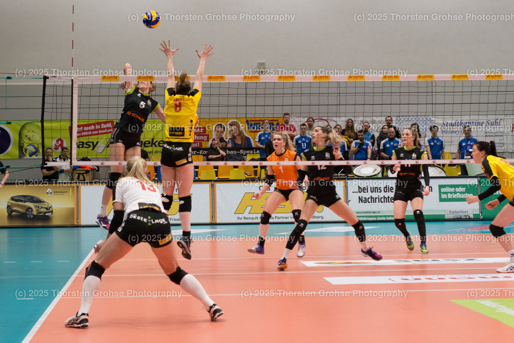 VBL VFB SUHL vs. LADIES IN BLACK AACHEN | Kampf am Netz; VBL VFB SUHL vs. LADIES IN BLACK AACHEN, Volleyball-Bundesliga Frauen am 03.02.2018 in der Multihalle in Meiningen, (Deutschland) - Realisiert mit Pictrs.com