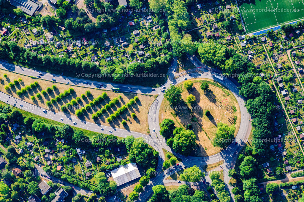 Hamburg_Horn_Kreisel_Senkrechtaufnahme_ELS_3463240525 | HAMBURG 24.05.2025 Senkrecht- Luftbild aus der Satelliten- Perspektive vom Verkehrsführung des Kreisverkehr und Straßenverlauf Horner Kreisel und Ende der Autobahn BAB A24 in Hamburg, Deutschland. // Vertical aerial view from the satellite perspective of the traffic management of the roundabout road Horner Kreisel and finish of highway - motorway course of BAB A24 in Hamburg, Germany. Foto: Martin Elsen