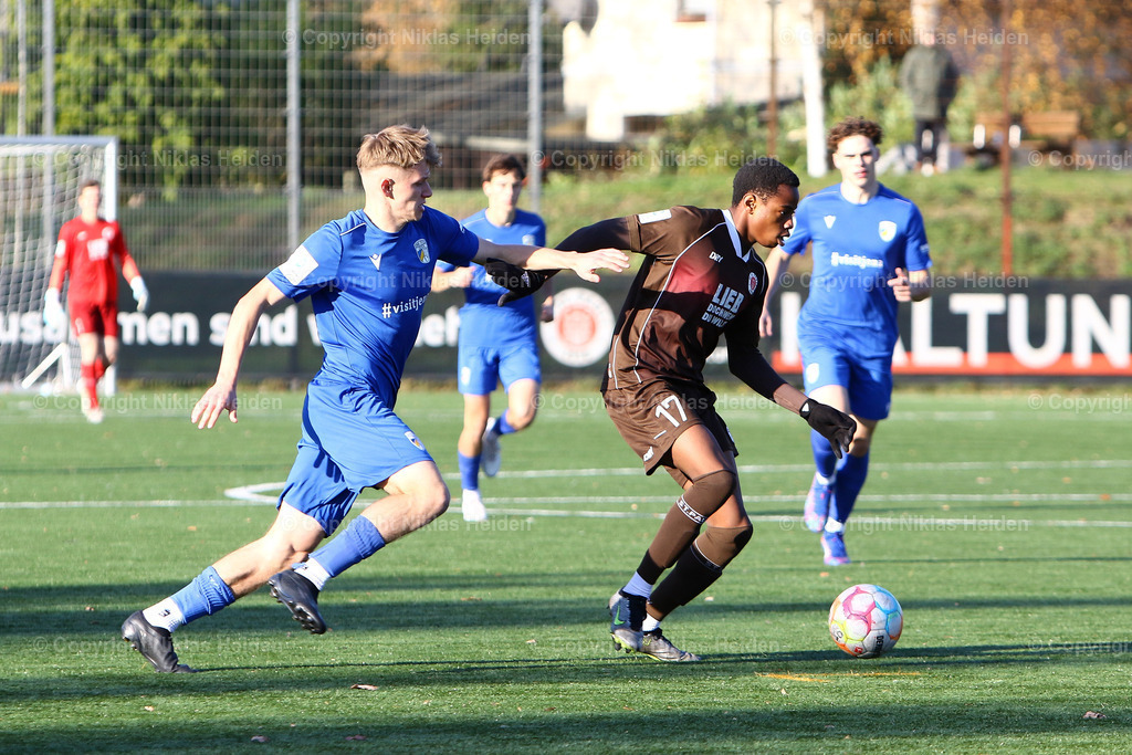 NH_FCStPauliU19_CarlZeissJenaU19_U19Bundesliga_18112023 | #17 Marvin Kelian Nzontcha (FC St. Pauli U19), #3 Felix Boelter (Carl Zeiss Jena U19)

11. Spieltag I A-Junioren Bundesliga Nord/Nordost I 18.11.2023