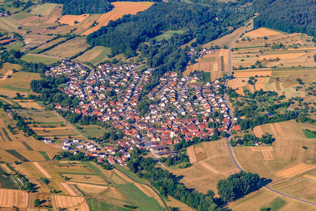Luftbild: Dorfübersicht von Nordosten im Ortsteil Weiler in Keltern im Bundesland Baden-Württemberg in Deutschland. Foto: IMG_69919.jpg vom 06.07.2014 durch Werner Riehm/FLY-FOTO.deAuflösung des Originals: 4752 x 3168 px
