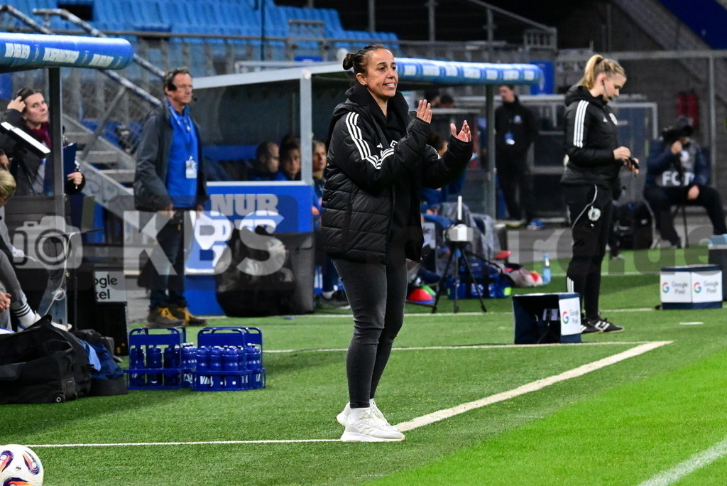 KBS Picture_HSV-Hoffenheim_Frauen_020 | Brancao Liese Trainerin (HSV Frauen) ,Sportplatz :  Volksparkstadion, - Realisiert mit Pictrs.com