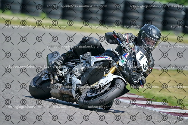 26BT02-1813 | markuskiefer.com - Realisiert mit Pictrs.com