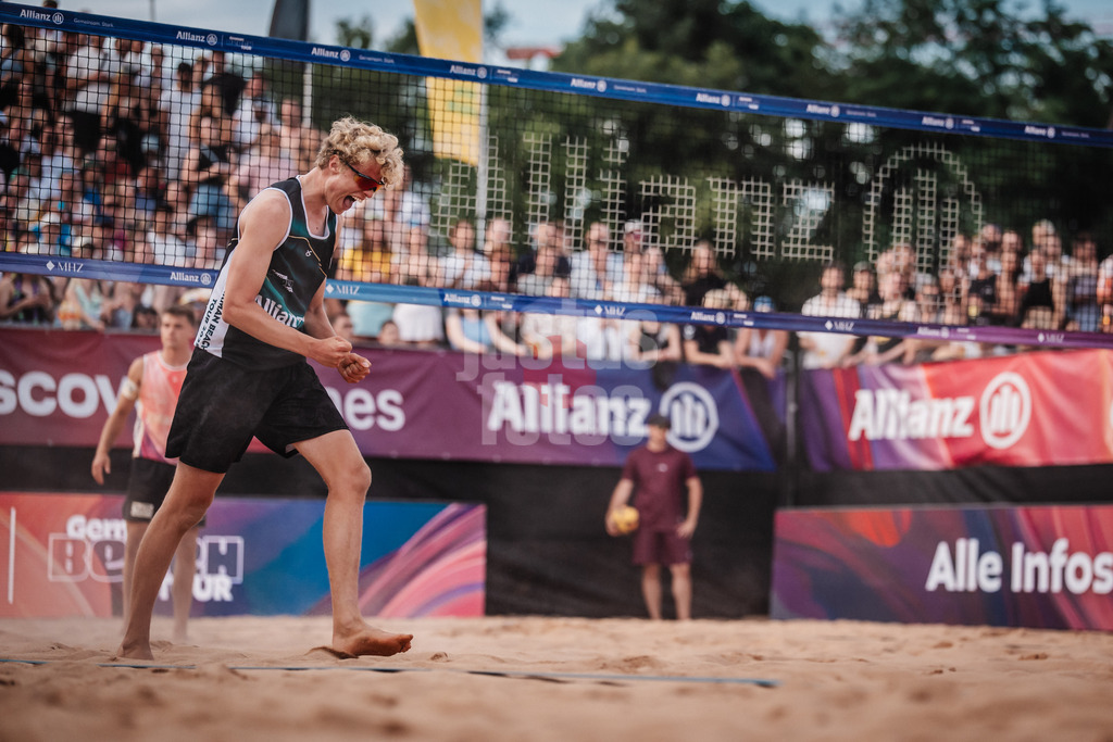 Beachvolleyball | Männer | Allianz German Beach Tour 2025 | Tourstop München | 12.07.2025 | Tamo Wüst jubelt