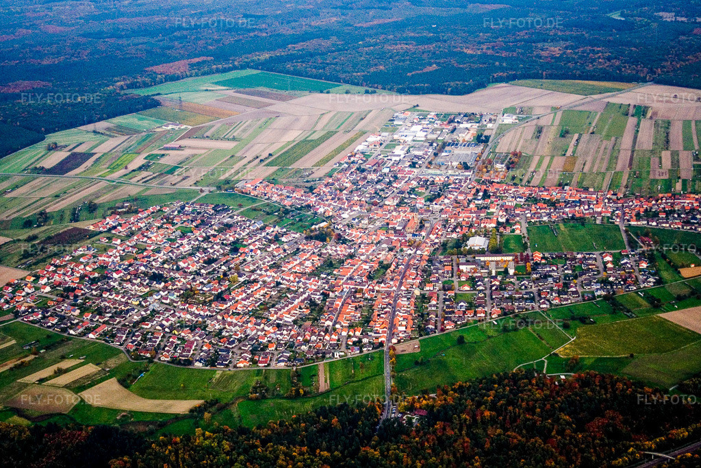 Luftbild: Ortsansicht von Westen in Hambrücken im Bundesland Baden-Württemberg in Deutschland. Foto: IMG_14158.jpg vom 12.10.2008 durch Werner Riehm/FLY-FOTO.de
