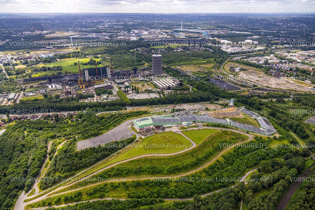 Bottrop240701106 | Luftbild, Skihalle alpincenter auf der Halde Prosperstraße mit Bauhügel, ArcelorMittal Bottrop und Zeche Prosper-Haniel mit Gasometer, Abriss Zechengebäude Prosper II-Gelände an der Knappenstraße neben dem Malakowturm und Förderturm, Fernsicht zum Hafen, Welheim, Bottrop, Ruhrgebiet, Nordrhein-Westfalen, Deutschland