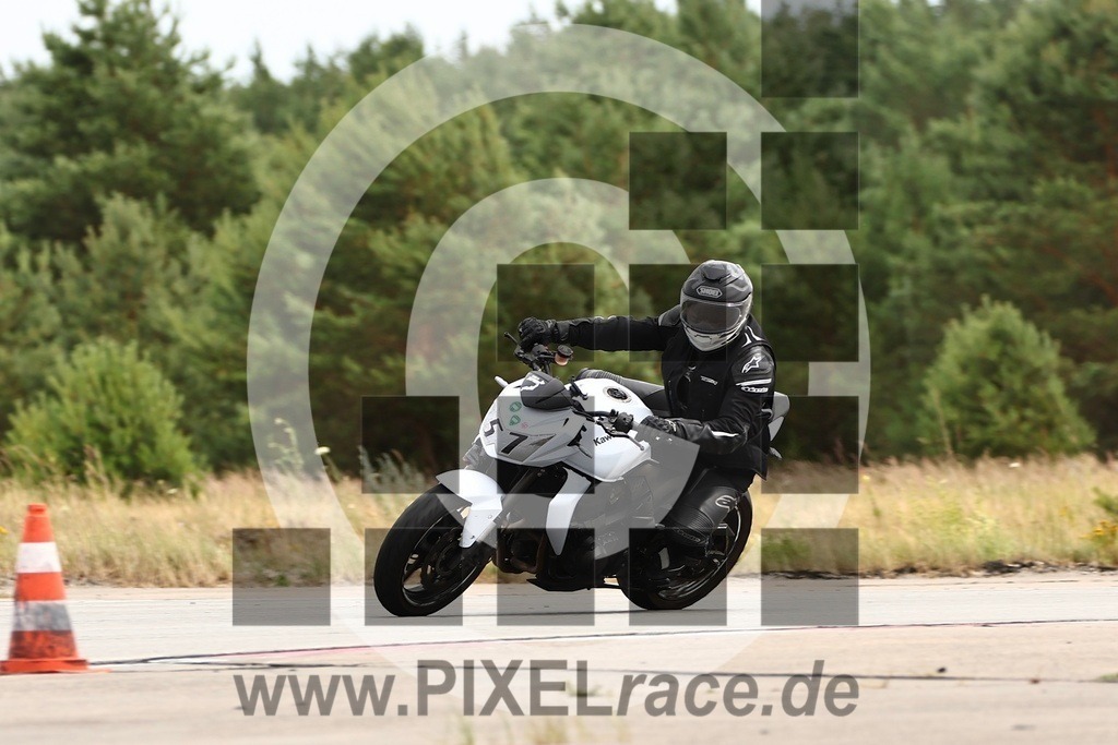 0057-20250705_11656 | Schöne Erinnerungen an spannende Momente - das festzuhalten ist unser Job. PIXELrace.de ist seit 2003 auf den Rennstrecken Europas unterwegs um die Action draußen beim Fahren und die wunderbare Stimmung imm Fahrerlager für euch einzufangen.