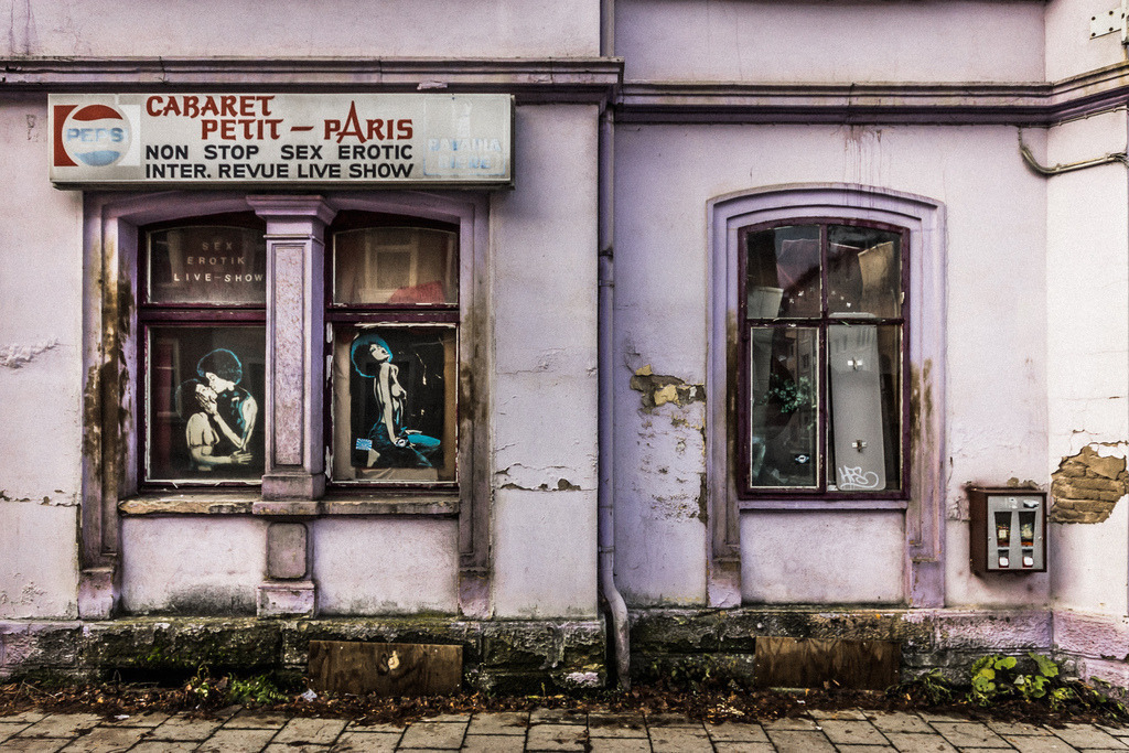 Cabaret Petit | Durch die Stadt gehen, als wohnte man woanders. Fotografie, subjektiver Urbanismus und aktiver Müßiggang. - Realisiert mit Pictrs.com