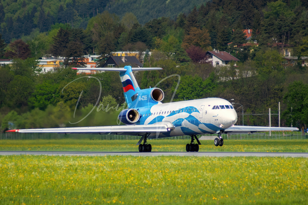 Yak 42 | Eine russische Yak 42 beim Start in Innsbruck
