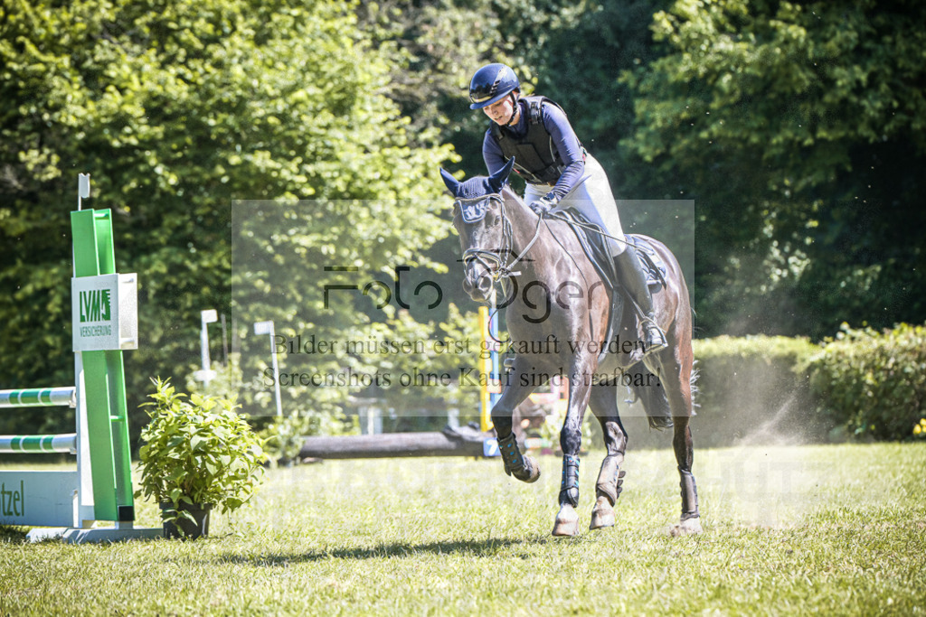 DOS_8639 | Entdecke hochwertige Reitturnierfotos von Foto Oger. Professionell, emotional und authentisch – jetzt Lieblingsmomente im Shop bestellen. - Realisiert mit Pictrs.com