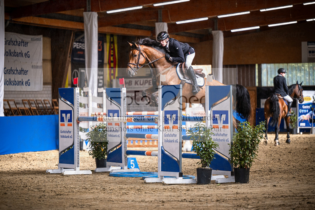 DOS_1148 | Entdecke hochwertige Reitturnierfotos von Foto Oger. Professionell, emotional und authentisch – jetzt Lieblingsmomente im Shop bestellen.Deutschlandweite Turnierfotografie. - Realisiert mit Pictrs.com