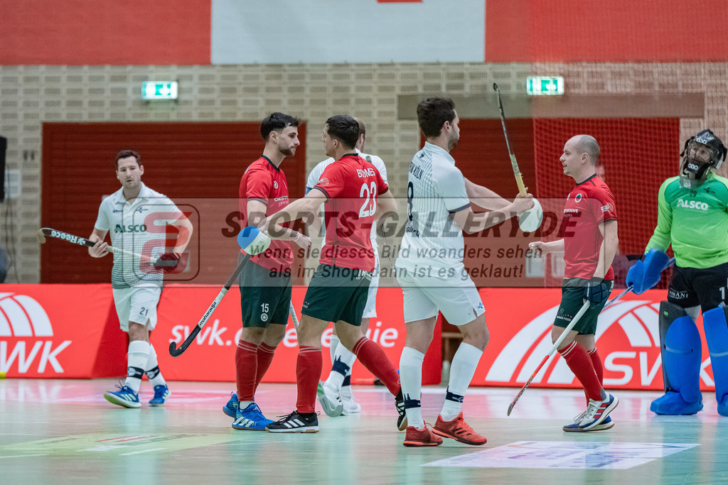 HK_20231216_107392 | 1. Bundesliga Herren  Crefelder HTC - Blau Weiß Köln am 16.12.2023 Sporthalle Glockenspitz, Krefeld , Bachmann Lucas Maximilian ( Crefelder HTC #15 ) , Boomes Anton ( Crefelder HTC #23 )