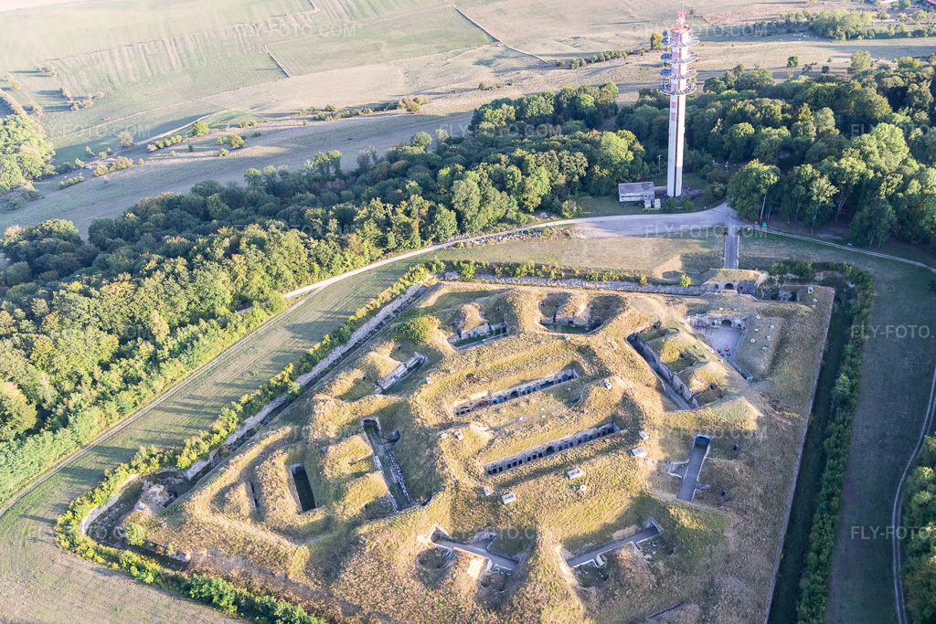 Aerial view: Fort de Bourlémont in Mont-lès-Neufchâteau in the state Vosges, France. – Photo: IMG_118300.jpg taken on 09/15/2019 by Werner Riehm/FLY-FOTO.com – Resolution of the original: 3992 x 2661 px
