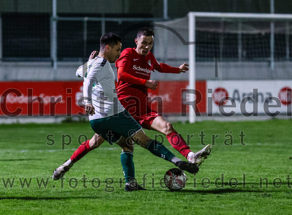 2024-03-28_060_FC_Schwaig_gegen_VfB_Forstinning | Oberding, Deutschland, 28.03.2024:
Fußball, Landesliga Südost 2023 / 2024, 27. Spieltag, FC Schwaig gegen VfB Forstinning, Endergebnis: 2:1

Vincent Sommer (FC Schwaig, #10), Niklas Mayer (VfB Forstinning, #13)

Foto: Christian Riedel / fotografie-riedel.net