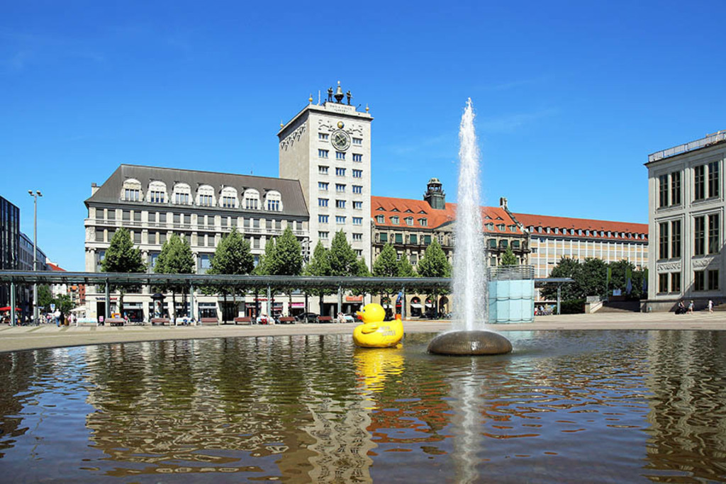 Bildlexikon Leipzig - Augustusplatz | Das Team hinter BILDLEXIKON LEIPZIG bündelt historische wie aktuelle Informationen über die Stadt Leipzig in Text und Bild auf einer Plattform und stellt diese der interessierten Öffentlichkeit zur Verfügung.