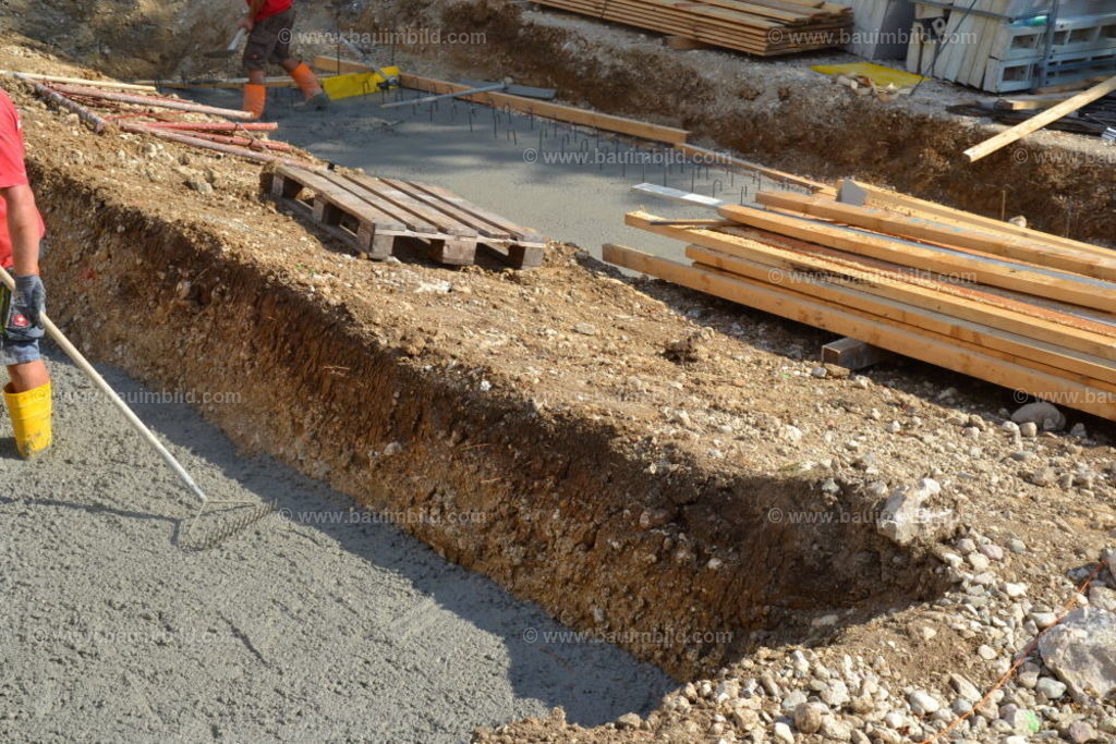 bib-lg04-betonarbeiten-0058 | Nach LV-Leistungsgruppen sortierte Detailfotos über den Bau eines Hauses. Alle Hausbau-Bilder direkt vom Urheber und Autor der Website Haus-Selber-Bauen.com