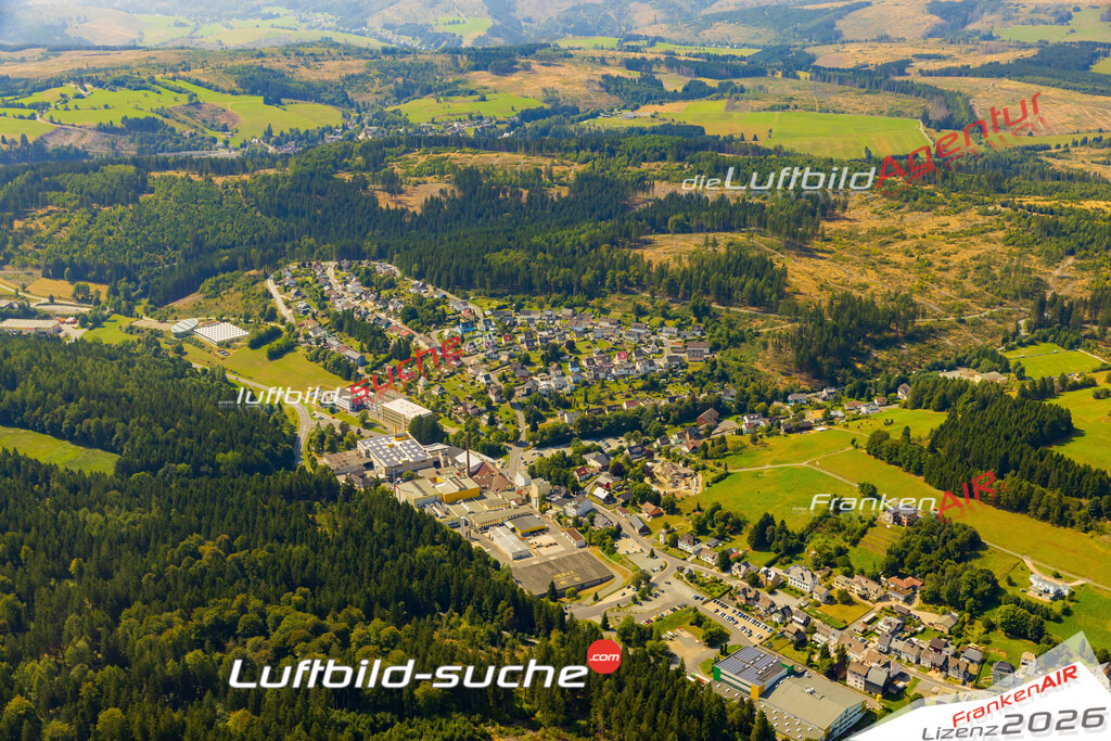 Kleintettau Tettau Bild- Das Luftbild wurde 2025 vom UL-Flugzeug heraus erstellt ( keine Drohne bzw. Drohnenaufnahme ) - Hochauflösende Luftaufnahme -Nicht vergleichbar mit Google Maps oder Satelittenbilder- Die Geschenkidee !Mit Lizenz und Bildrechte bestellbar - CC