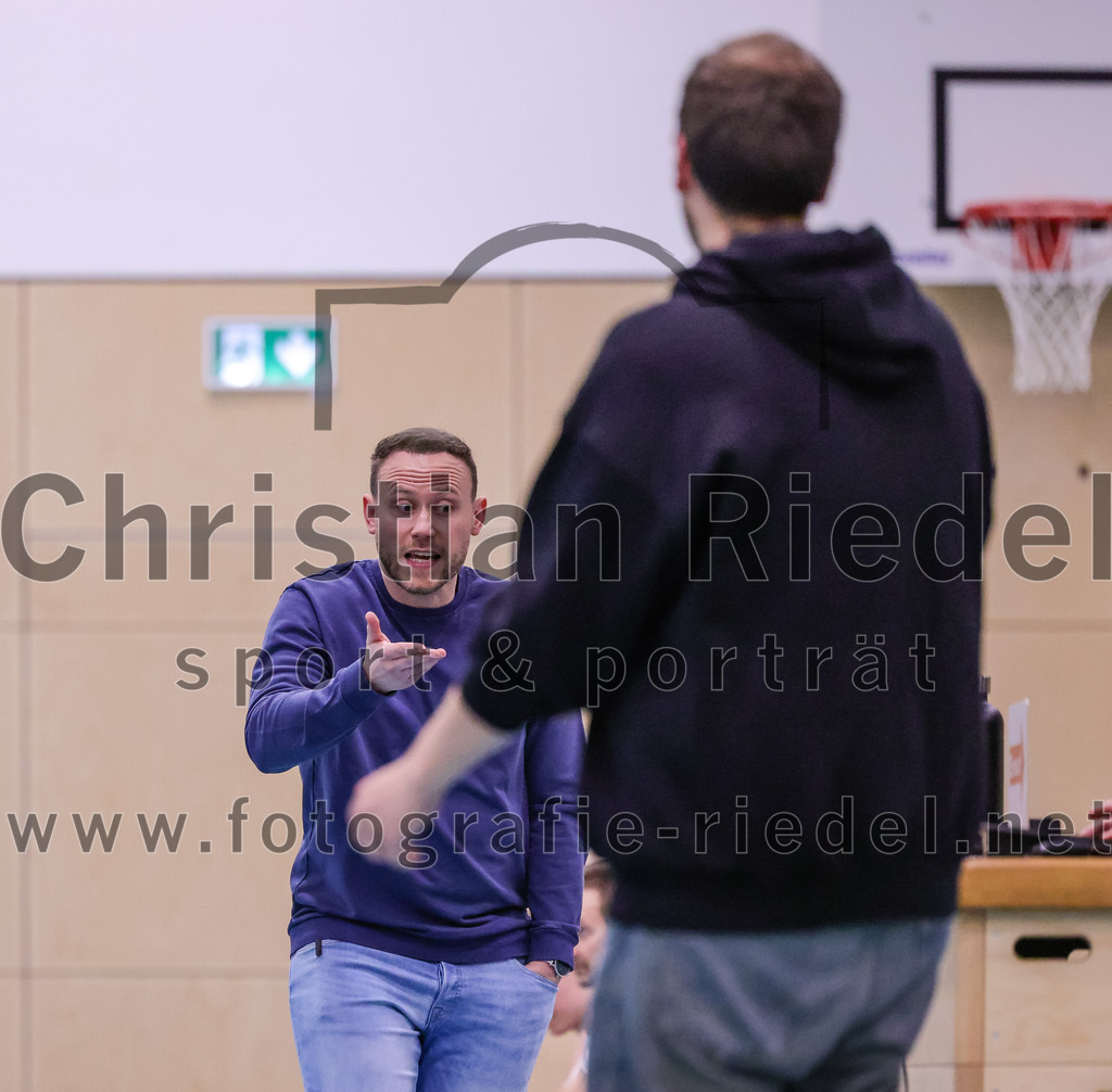 2026-01-31_003_TSV_Vaterstetten_gegen_TS_Herzogenaurach | Vaterstetten, Deutschland, 31.01.2026:Basketball, 2. Regionalliga Süd 2025 / 2026, 14. Spieltag, TSV Vaterstetten gegen TS Herzogenaurach, Endergebnis: 71:70Trainer Kilian Drechsel (TSV Vaterstetten)Foto: Christian Riedel / fotografie-riedel.net