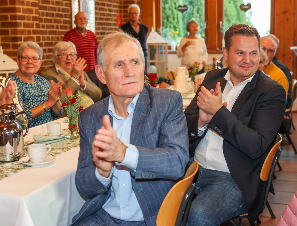 top-top.de-251112-034 | Foto, Video, Fotografie, Videografie, Fotobox, DJ, Discjockey, Musik, Musikbox, Veranstaltung, Photobooth, Amazon, Ebay, Buchtipp, Bestseller, Autor, Verlag, Buch, Wesel, Hamminkeln, NRW, Dinslaken, Rees, Drohne, Hochzeit, Party, Fotobox, Wesel, Fotograf