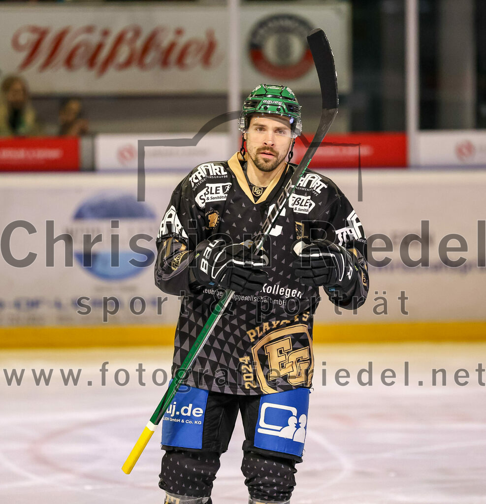 2024-02-23_005_TSV_Erding_gegen_ERSC_Amberg | Erding, Deutschland, 23.02.2024:
Eishockey, Bayernliga Playoffs 2023 / 2024, 3. Spieltag, TSV Erding gegen ERSC Amberg, Endergebnis: 2:3 n. V.

Philipp Michl (Erding Gladiators, #77)

Foto: Christian Riedel / fotografie-riedel.net