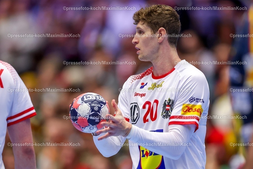 EHF17012601055 | 17.01.2026, Handball, Men's EHF EURO 2026, Österreich - Spanien, Jyske Bank Boxen in Herning, Dänemark, Preliminary Round:  Sebastian Frimmel (Austria #20) 