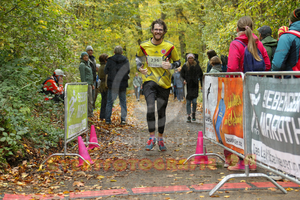 251026_1315_EX1_3017 | Sportfotografie im Rhein-Sieg Kreis, Köln, Bonn, NRW, Rheinland Pfalz, Hessen, etc. Unser Tätigkeitsfeld umfasst den Laufsport vom Volkslauf über den Marathon, Duathlon, Triathon bis zum Ultralauf wie Kölnpfad Ultra oder Schindertrail.