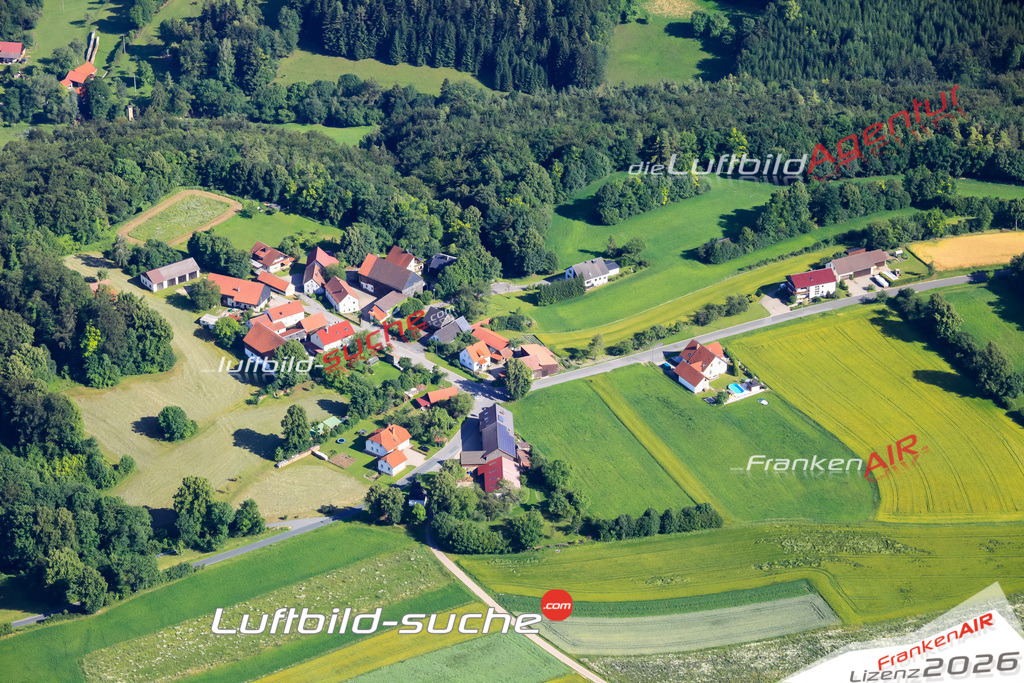 Die Luftaufnahme Frankenberg - Weismain wurde vom UL-Flugzeug (keine Drohne) aus fotografiert.Hohe Druck- Auflösung-die Geschenkidee!
