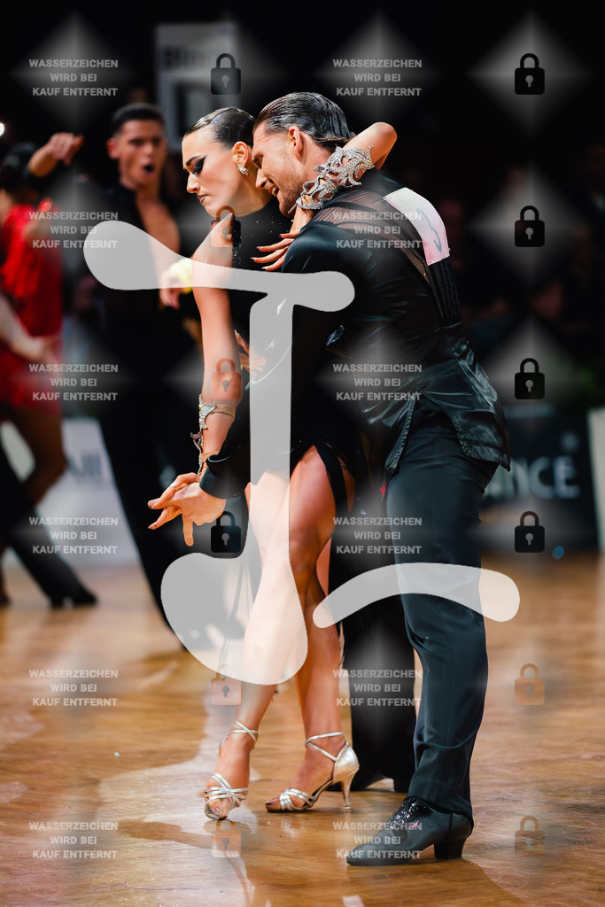 GOC 2025 - WDSF GrandSlam Latin 26th (3) Justin Lauer _ Rita Schumichin (Germany)-2025-08-23-3686 | Webshop for digital downloads and prints of dance sport, event & show photographer Julian Link - Realisiert mit Pictrs.com
