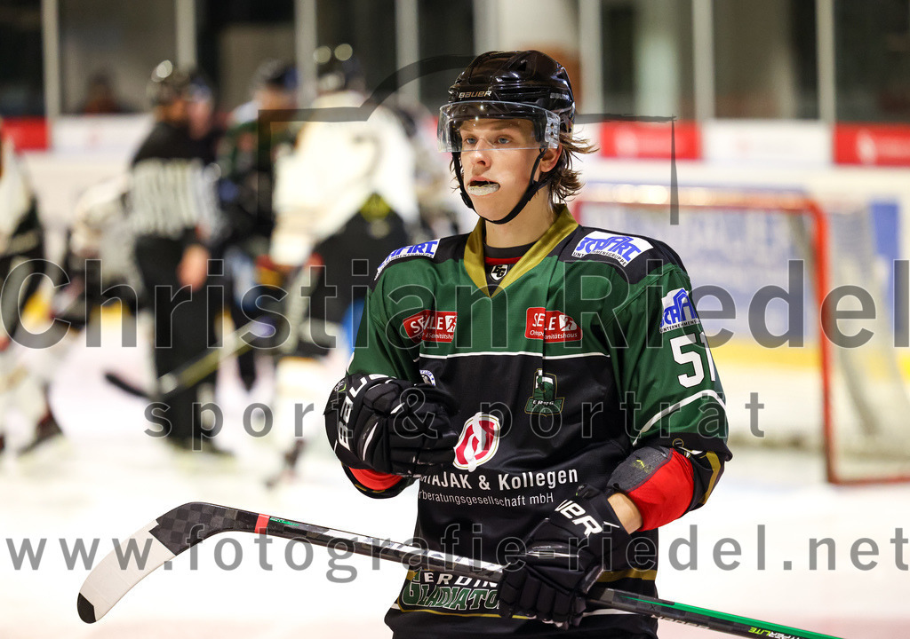 2022-09-23_017_TSV_Erding_gegen_EV_Fuessen | Erding, Deutschland, 23.09.2022:
Eishockey, Bayernliga 2022 / 2023, Testspiel, TSV Erding gegen EV Füssen, Endergebnis: 1:3

Ryan Murphy (Erding Gladiators, #51)

Foto: Christian Riedel / fotografie-riedel.net