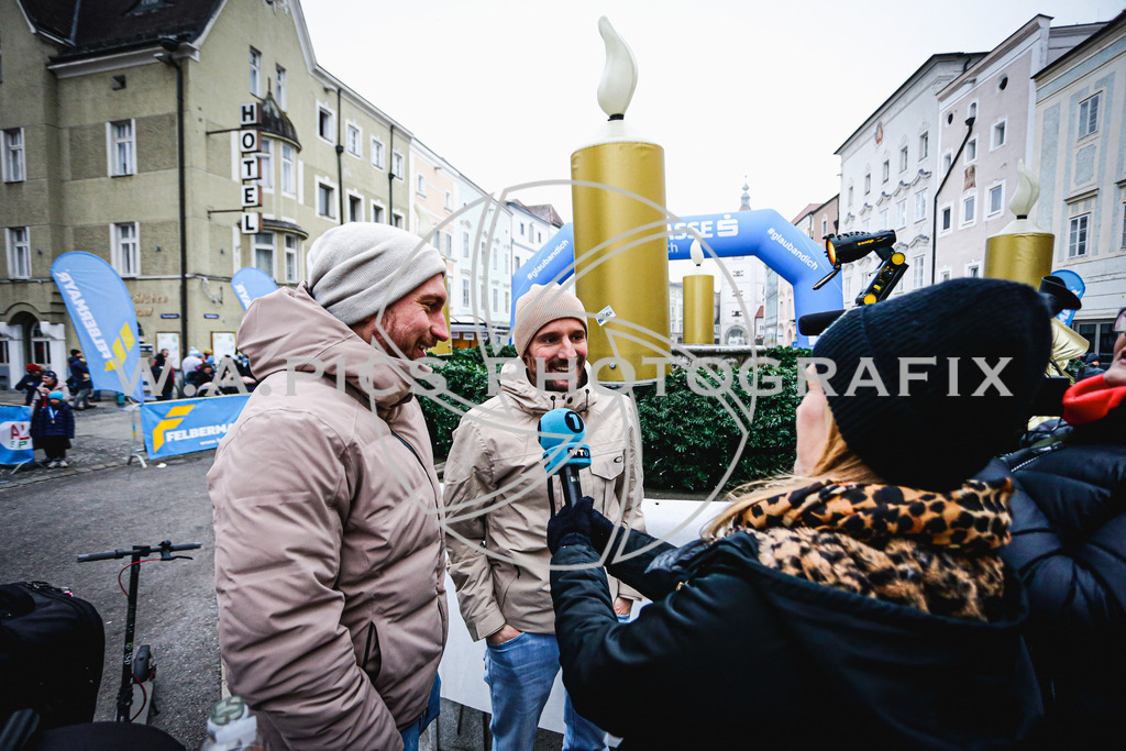 ..... | AUSTRIA, Wels, 31.12.24, SPARKASSE SILVESTERLAUF 2024, Image shows: Photo: Wapics / Andreas Willdoner