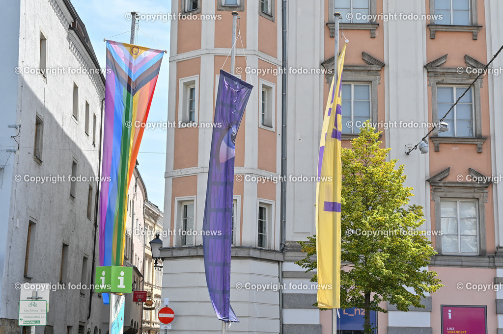 Altes Rathaus Linz_ Regenbogenfahne_ 22.06.2023-2 | 22.06.2023, Altes Rathaus Linz, AUT, Hauptplatz Linz, im Bild altes Rathaus, Hauptplatz Linz, Regenbogenfahne