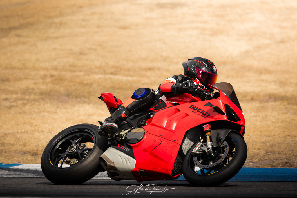 Ducati Trackday Hockenheimring 2026 | Entdecken Sie die faszinierende Welt von Alexander Tschuncky Arts: Kreative Fotografie, atemberaubende Automobilkunst und hochwertiger Bilderdruck. Lassen Sie sich inspirieren! - Realisiert mit Pictrs.com