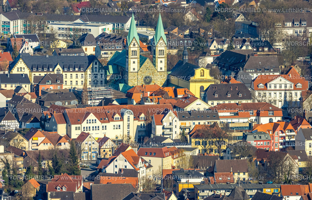 Werl250305938 | Luftbild, Altstadt mit Wallfahrtsbasilika Mariä Heimsuchung, Werl, Soester Börde, Nordrhein-Westfalen, Deutschland