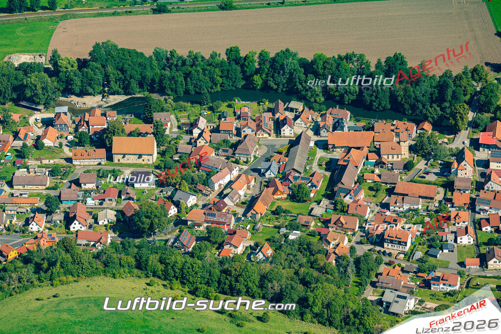Bild der Stadt Henfstädt - Die Luftaufnahme wurde 2025 vom UL-Flugzeug heraus erstellt ( keine Drohne ) - Hochauflösende Luftaufnahme - für professionelle Ausdrucke geeignet. Die Geschenkidee !Hier alle&nbsp;Infos zur Lizenzierung der LuftaufnahmeWir fliegen auch dieses Jahr wieder in Ihre Region um Luftbilder zu erstellen.- Luftbild anfragen