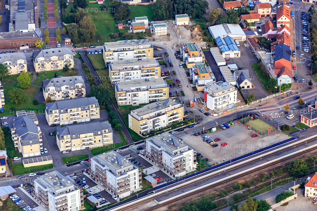 Vue aérienne: Immeubles d'appartements sur All. de Hornberg à Bischwiller dans le département Bas Rhin, France.Photo: IMG_074262.jpg prise le 04/10/2014 par Werner Riehm/FLY-FOTO.euRésolution de l'original: 5136 x 3424 px