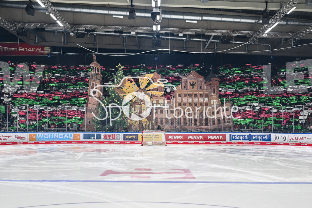 Augsburger Panther - Nürnberg Ice Tigers | AUGSBURG, GERMANY - 23. DECEMBER: Die Fans des AEV haben einen Choreographie vorbereitet / Choreo / Weihnachtsmarkt / Rathaus vor dem Match zwischen den Augsburger Panthern und den Nürnberg Ice Tigers am 31. Spieltag der Penny DEL im Curt Frenzel Stadion