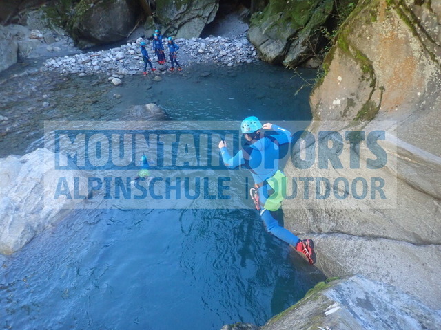 PC020057 | Bestelle die Bilder deines Berg- oder Wasser-Abenteuers mit Mountain Sports bequem von zu Hause aus direkt über unseren Online Fotoshop von pictrs.com. - Realisiert mit Pictrs.com