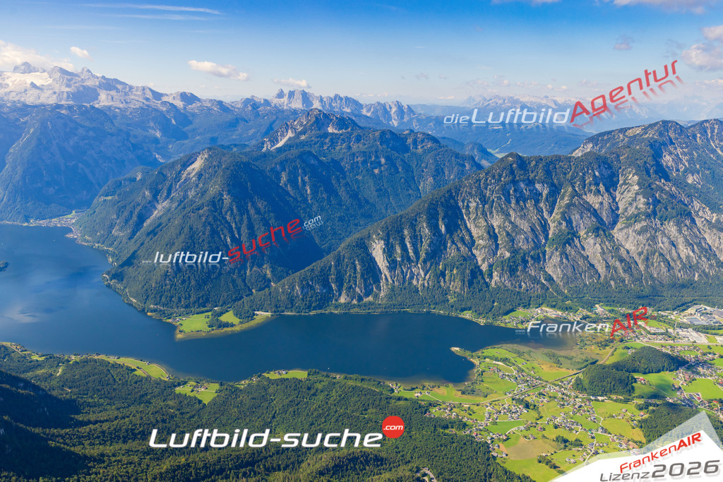 Schöne Luftaufnahme Hallstätter See Hallstatt - Die Luftaufnahme wurde 2025 vom Flugzeug heraus erstellt ( keine Drohne ) - Hochauflösende Luftaufnahme - für professionelle Ausdrucke geeignet. Die Geschenkidee !Mit Lizenz und Bildrechte bestellbar