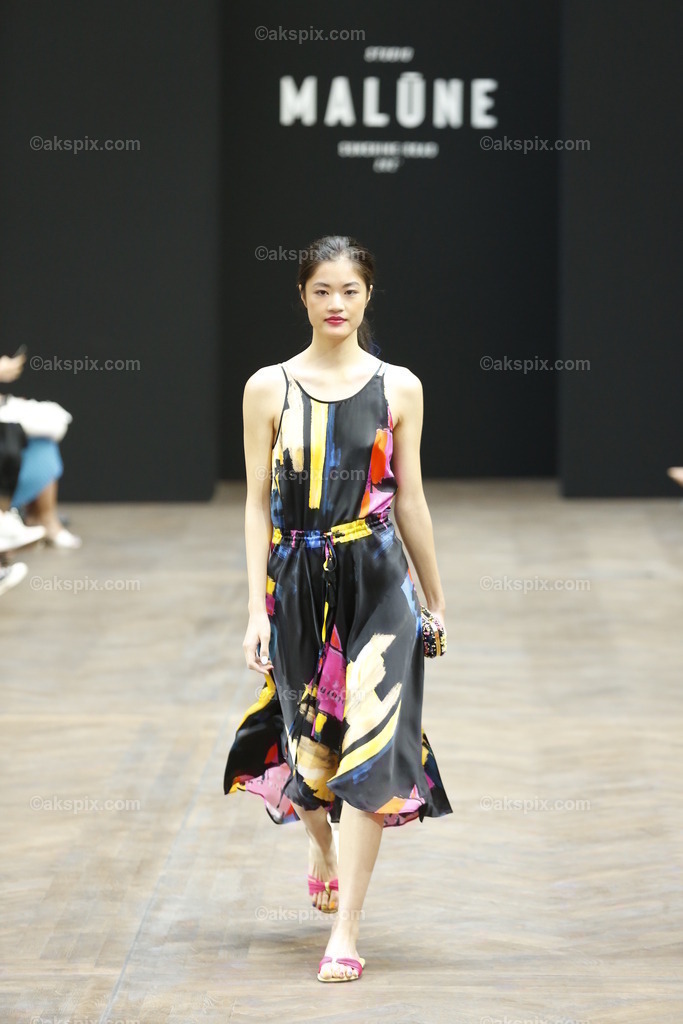 Malūne by Frida Weyer auf der  MBFW Spring/Summer 2023 | Mercedes-Benz Fashion Week (MBFW)  Frühling / Sommer 2023 im Hotel Telegraphenamt Berlin in Berlin-Mitte. Die Kollektionen von Malūne by Frida Weyer auf der MBFW Spring/Summer 2023. Das Bild zeigt Models mit der Kollektion von Malūne by Frida Weyer.