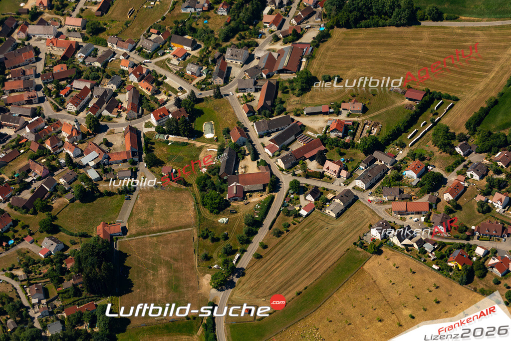 Das Luftbild der Stadt Heretsried wurde 2022 vom Flugzeug heraus erstellt (keine Drohnen-Aufnahmen) Aufnahmehöhe ca.450 Meter- hohe Bildauflösung und Druck-Qualität. Garantiert!